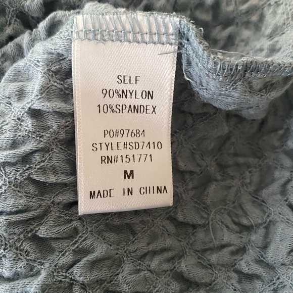 NWT Le Lis Textured Dusty Blue Mini Dress Bodycon Sleeveless Crinkle Keyhole - Picture 5 of 6